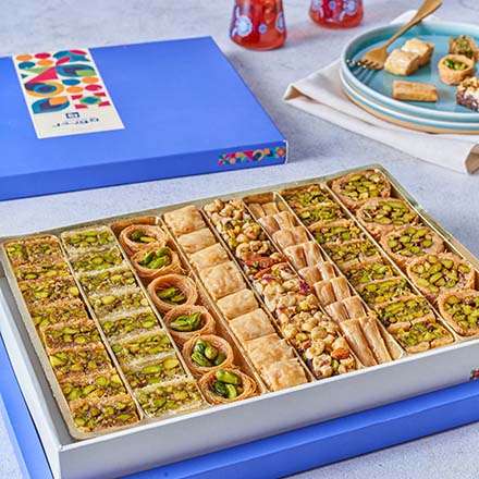 A box Of Oriental Sweets With Pistachios – Small- Abdel Rahim Koueider - Egypt